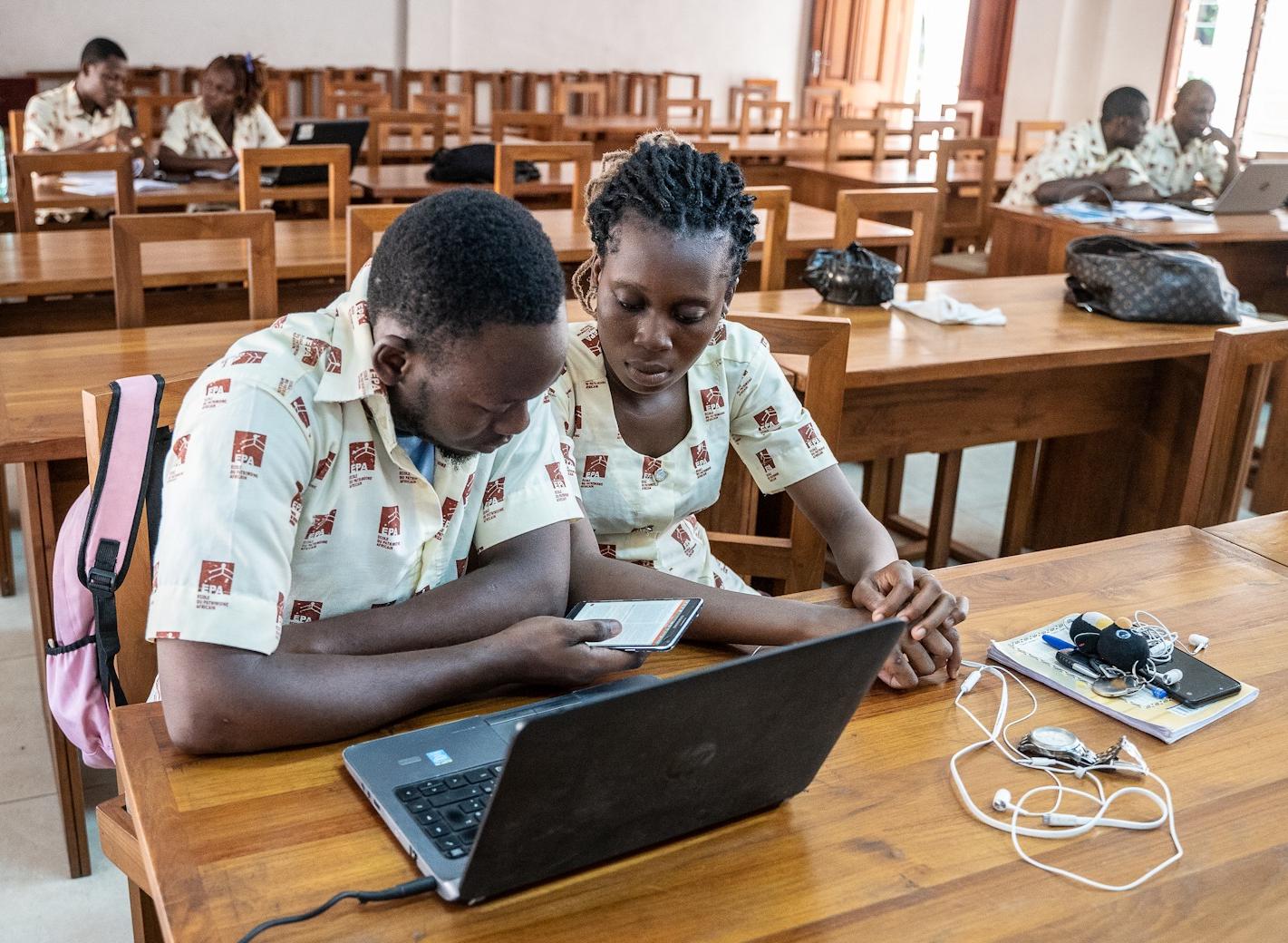 Le taux de pénétration d'internet au Bénin requiert du personnel de mieux en mieux formé  (Photo : Woush - Cécile Quenum). 