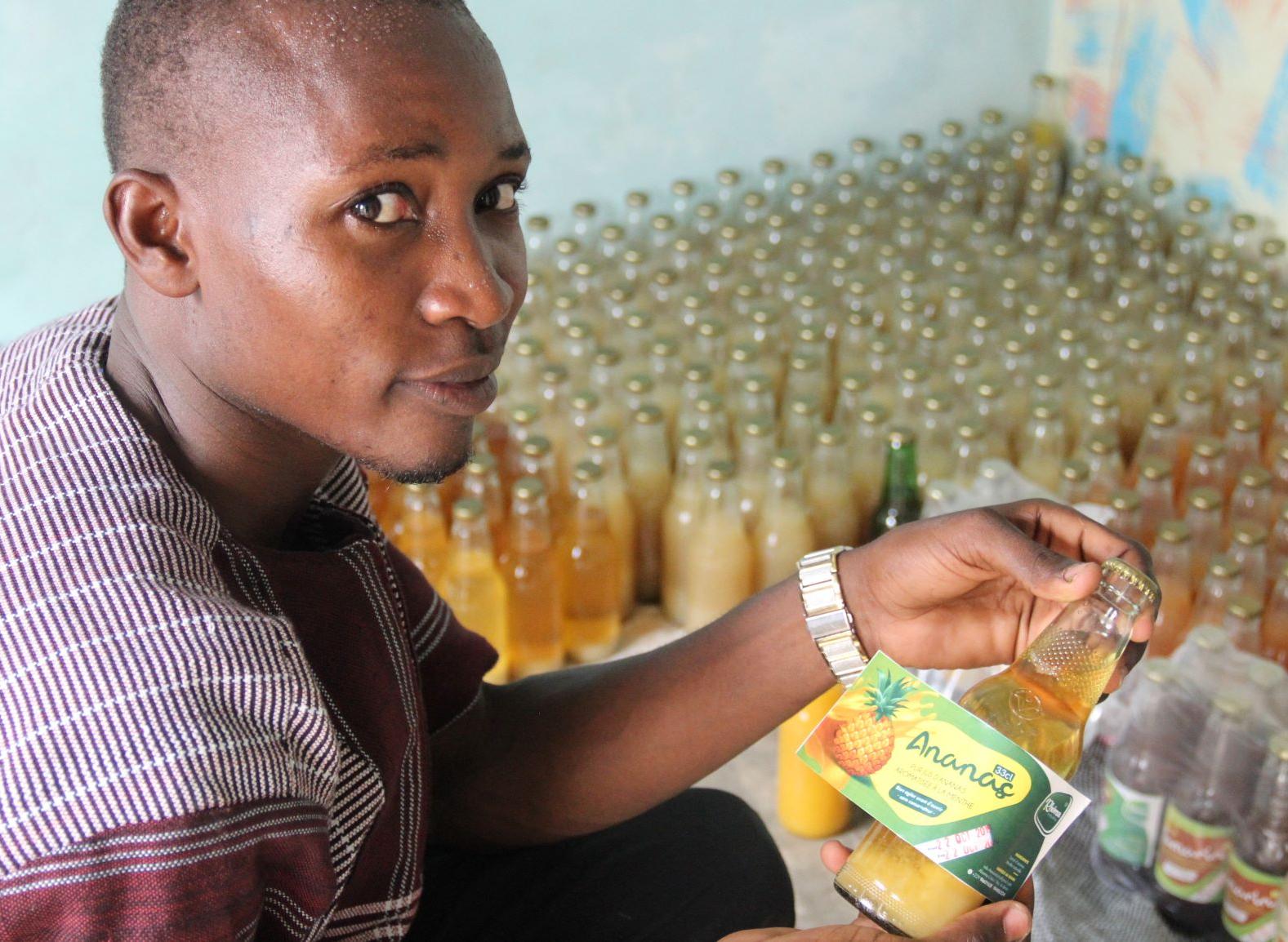 Jeunes diplômés de l'UAC, ils lancent une gamme de jus de fruit. Photo: Pierre Martinot