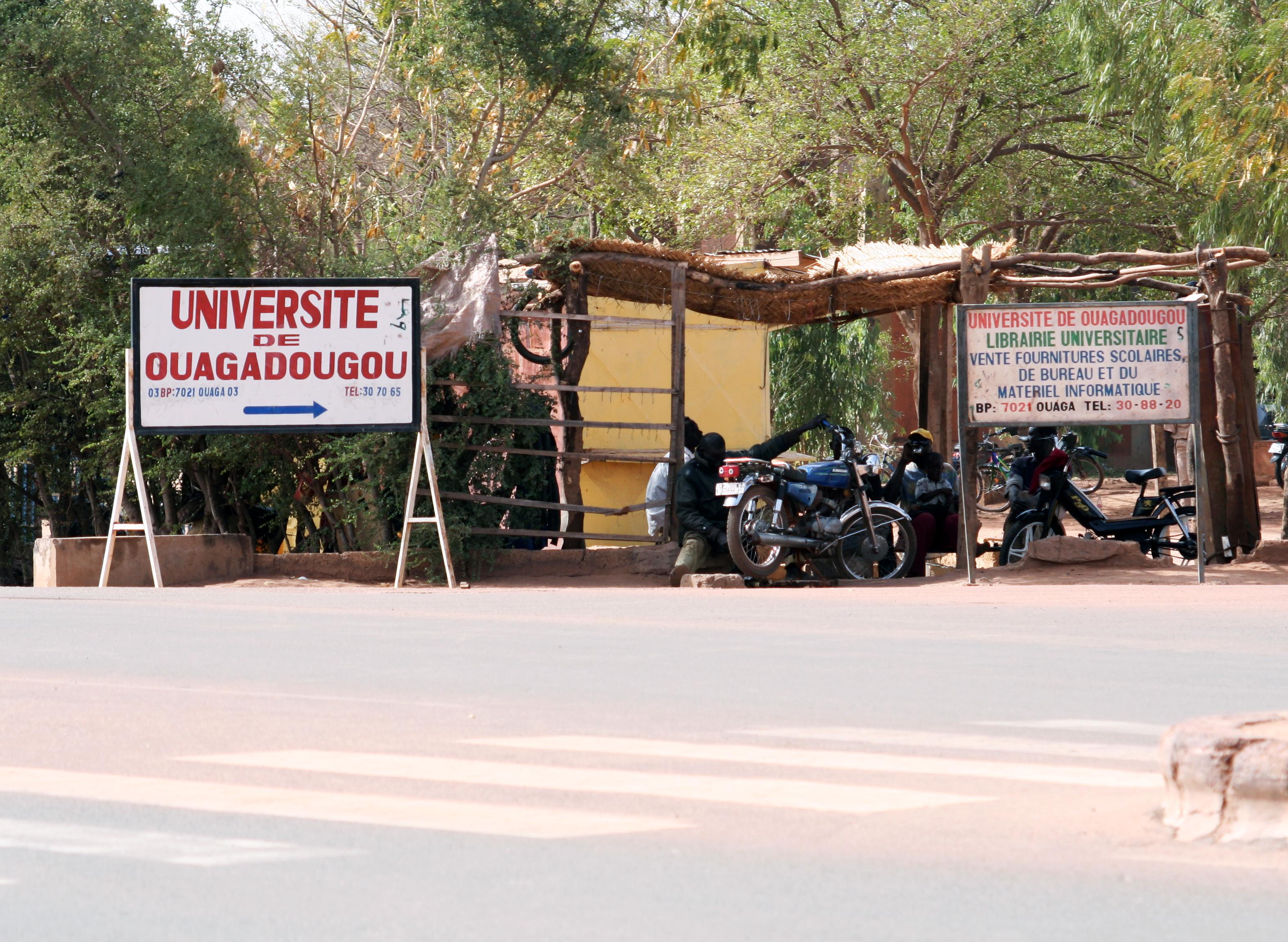 Les établissements d'enseignement supérieur de la Fédération Wallonie-Bruxelles entretiennent une coopération académique avec le Burkina Faso depuis 1997. 