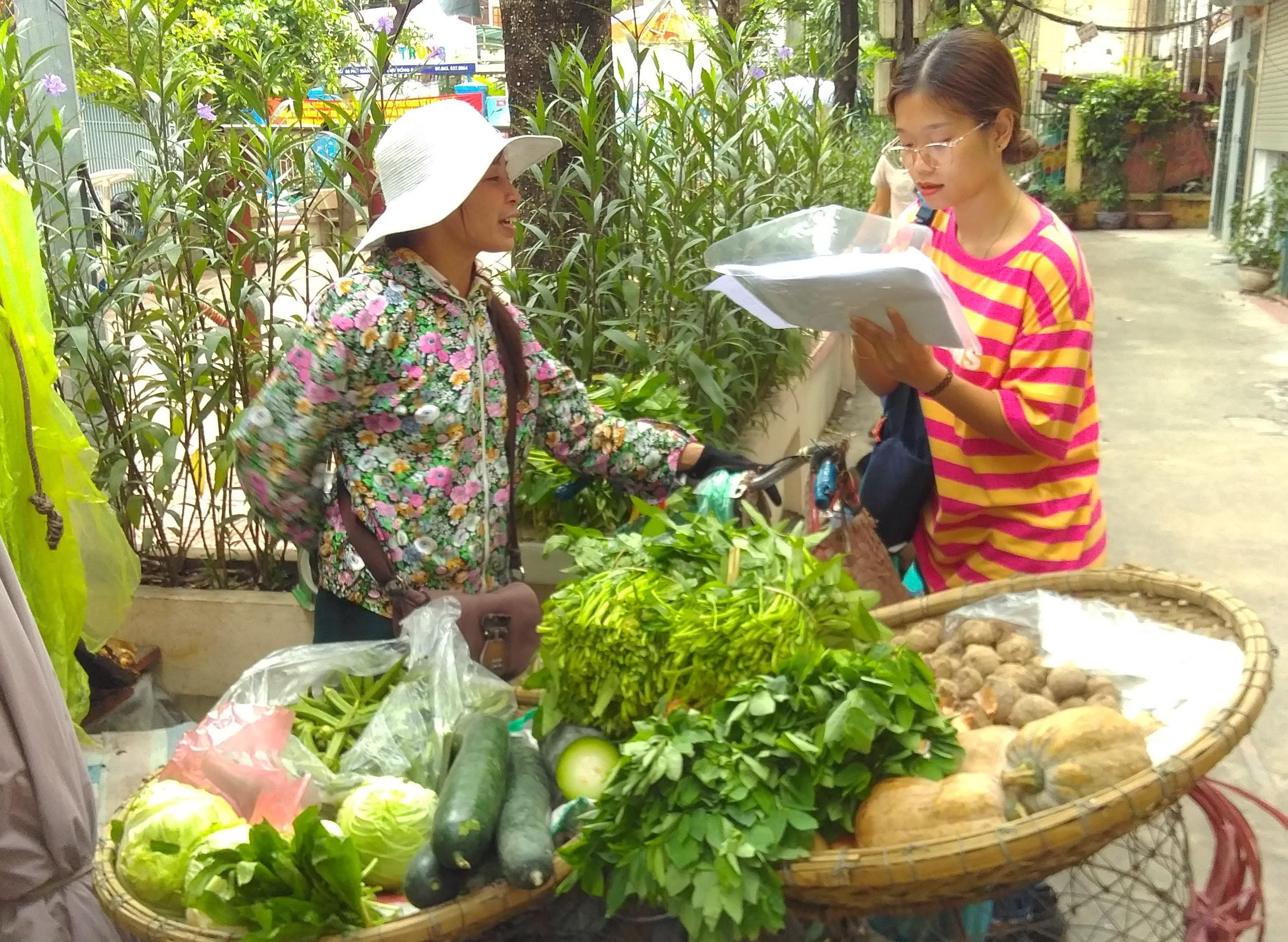 Enquêtes auprès des producteurs et commerçants des légumes dans la province d’Hanoi au Vietnam. Photo - G. Van den Broecke